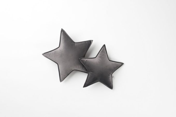 poduszka gwiazda welur ciemna szara 1