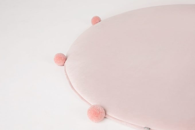 Mata Welur z pomponami pudrowy Róż1